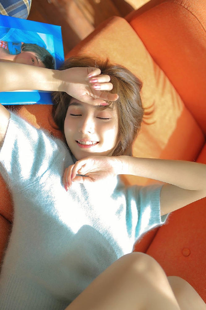 韩式短发美女粉扑扑脸蛋露齿甜笑图片