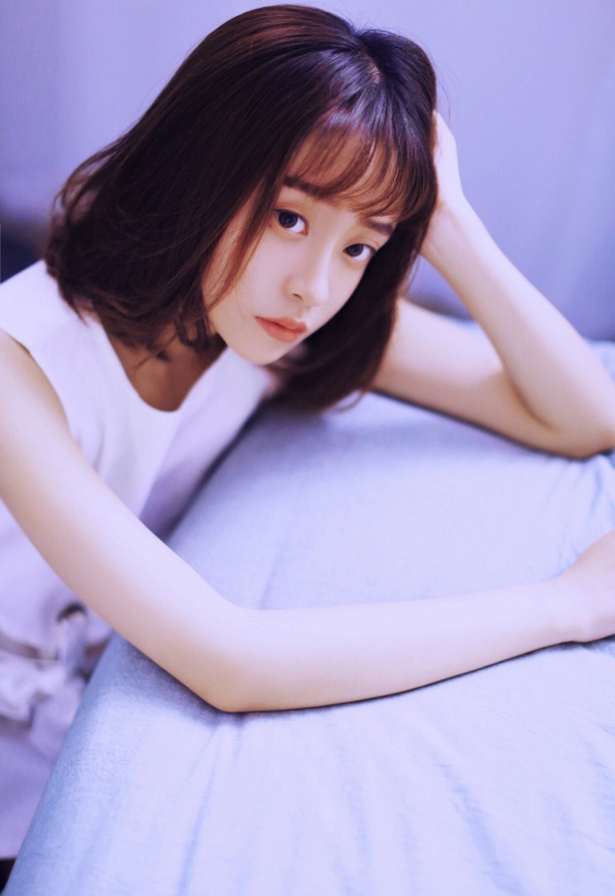 齐耳短发美女无辜大眼精致鹅蛋脸图片