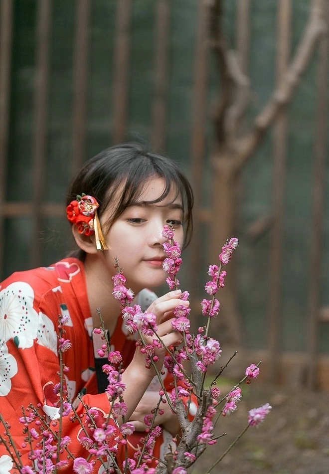 日本白嫩和服美女睫毛弯弯樱桃小嘴图片