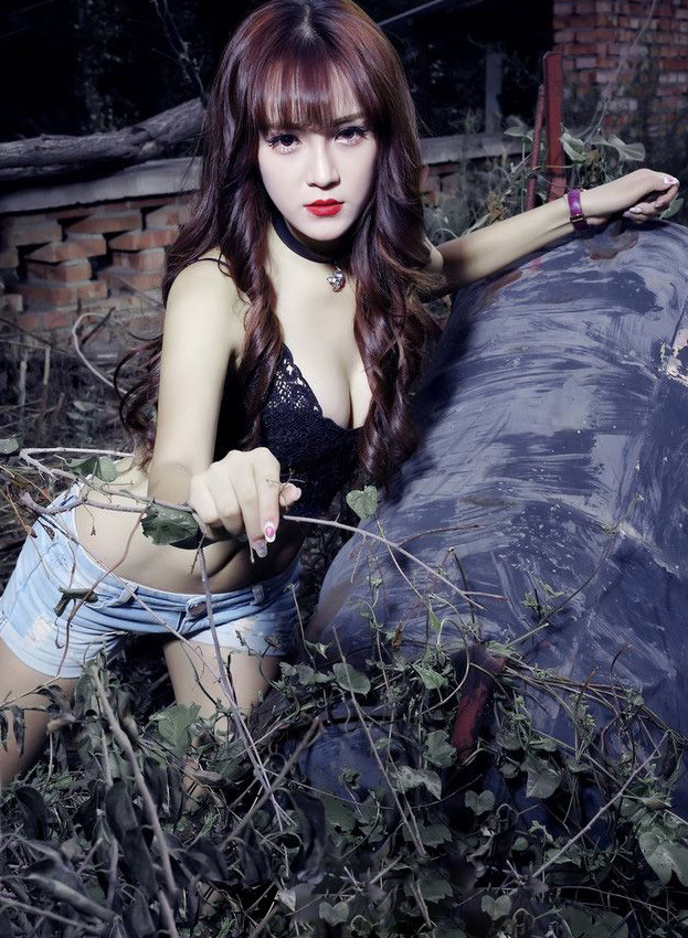 紧身牛仔裤的诱惑