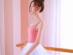 芭蕾舞美女高扎丸子头白丝长腿大秀美背脸蛋红润图片